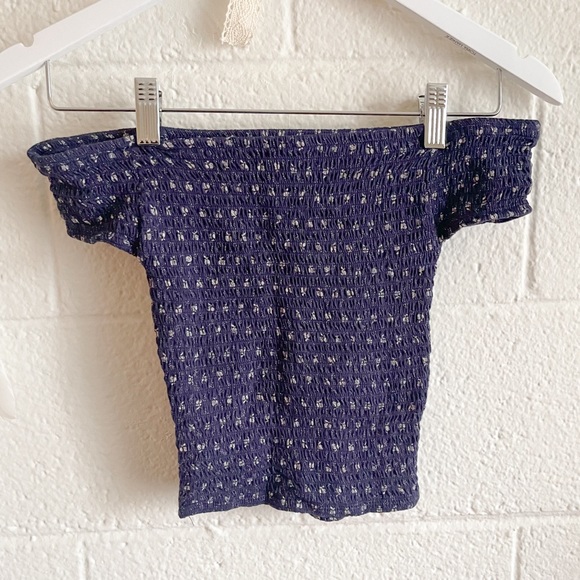 Guess Off-Shoulder Crop Top - Picture 8 of 12